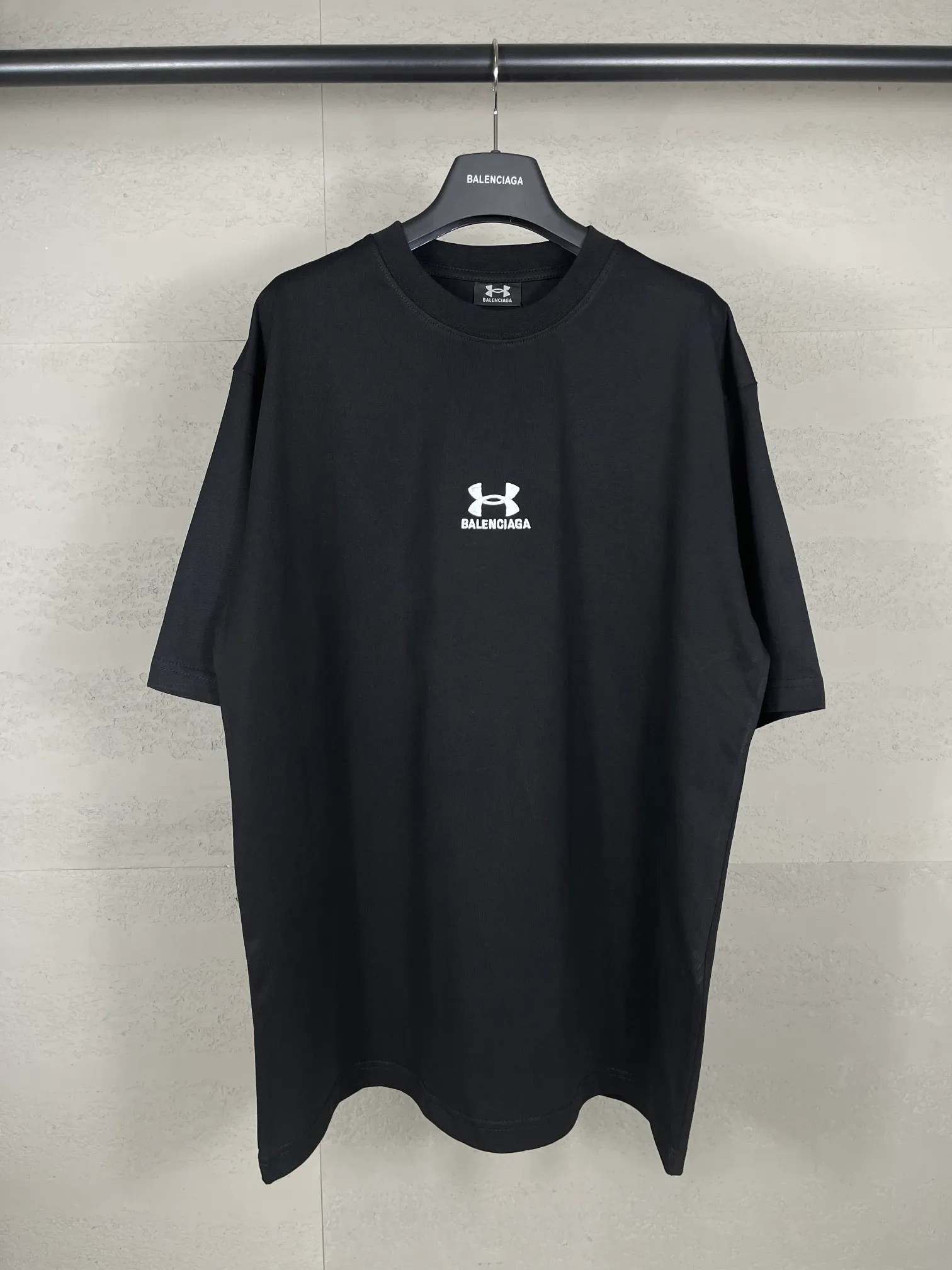 【 . Quality】BALENCI*GA/ Under Armour T # SS 24 New Arrival。 ， 。 。 ZP 。 260 ， . ， 。 。Classic LOGO ， ， ， 。 . 。 OS . Same Style ：BL 223372 ：Black，Red， Size：XS S M L